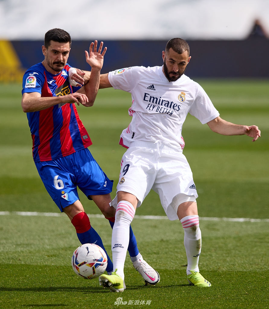 乐鱼体育-本泽马被皇马球迷调侃